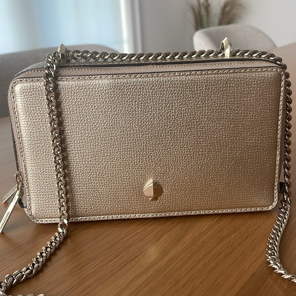 Kate Spade cross body purse, gold, structured with two zip pockets - Picture 2 of 5